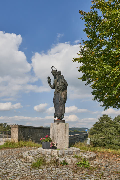 Gemeinde Altötting Landkreis Altötting B299 Inn Parkplatz Madonna (Dirschl Johann) Deutschland AÖ